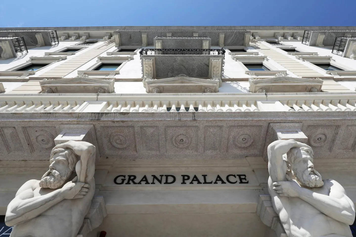 Appartement raffiné dans la prestigieuse résidence Grand Palace - Photo 15 sur 17