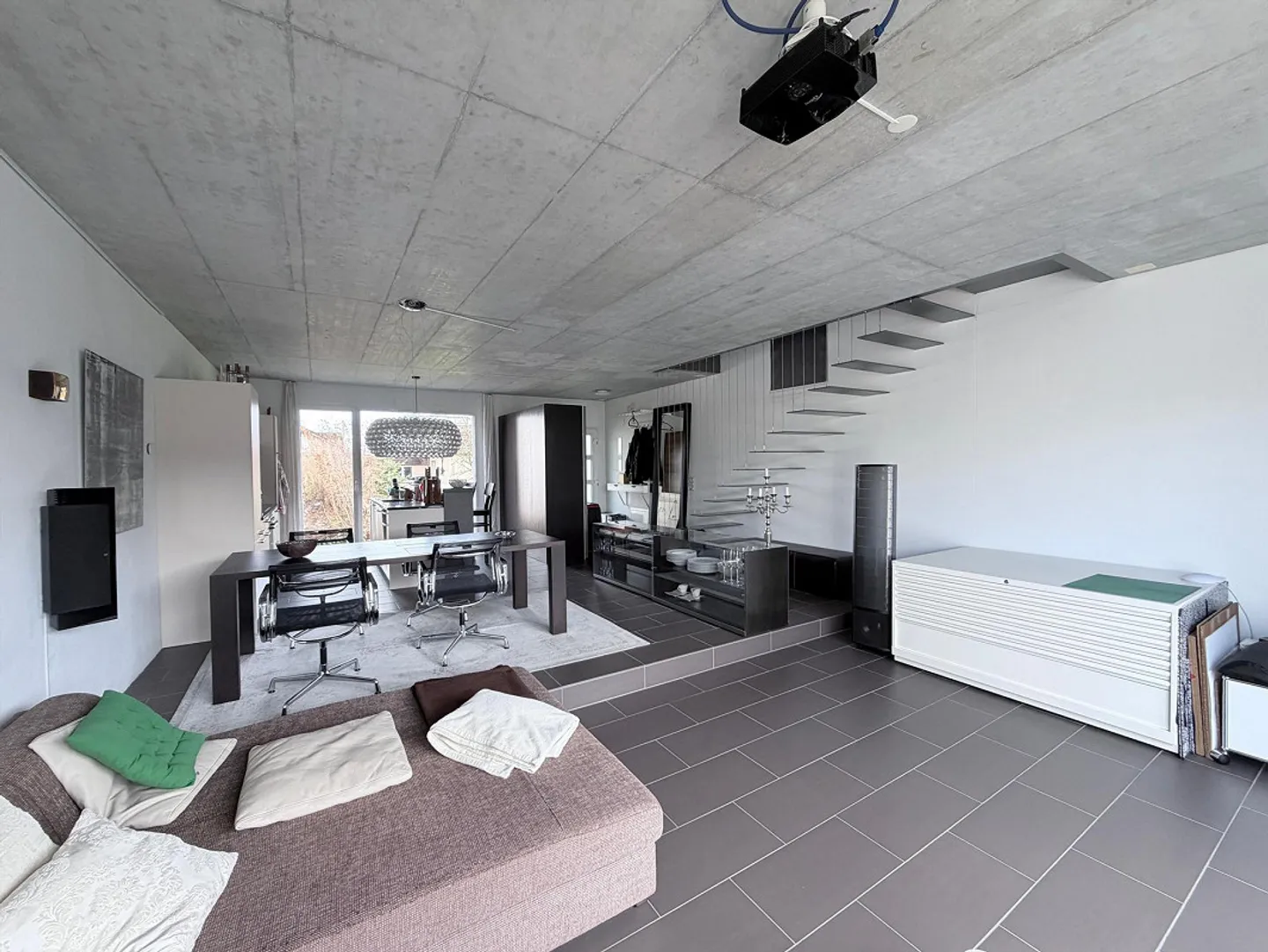 Grosszügige 3.5-Zimmer-Maisonettewohnung mit sonniger Terrasse - Foto 4 von 11