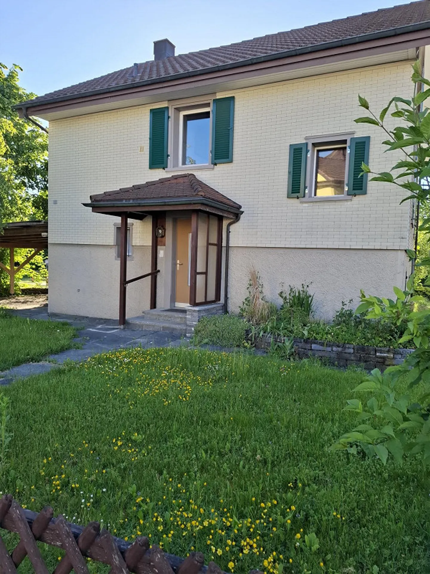 Casa unifamiliare ben posizionata! - Foto 1 di 9