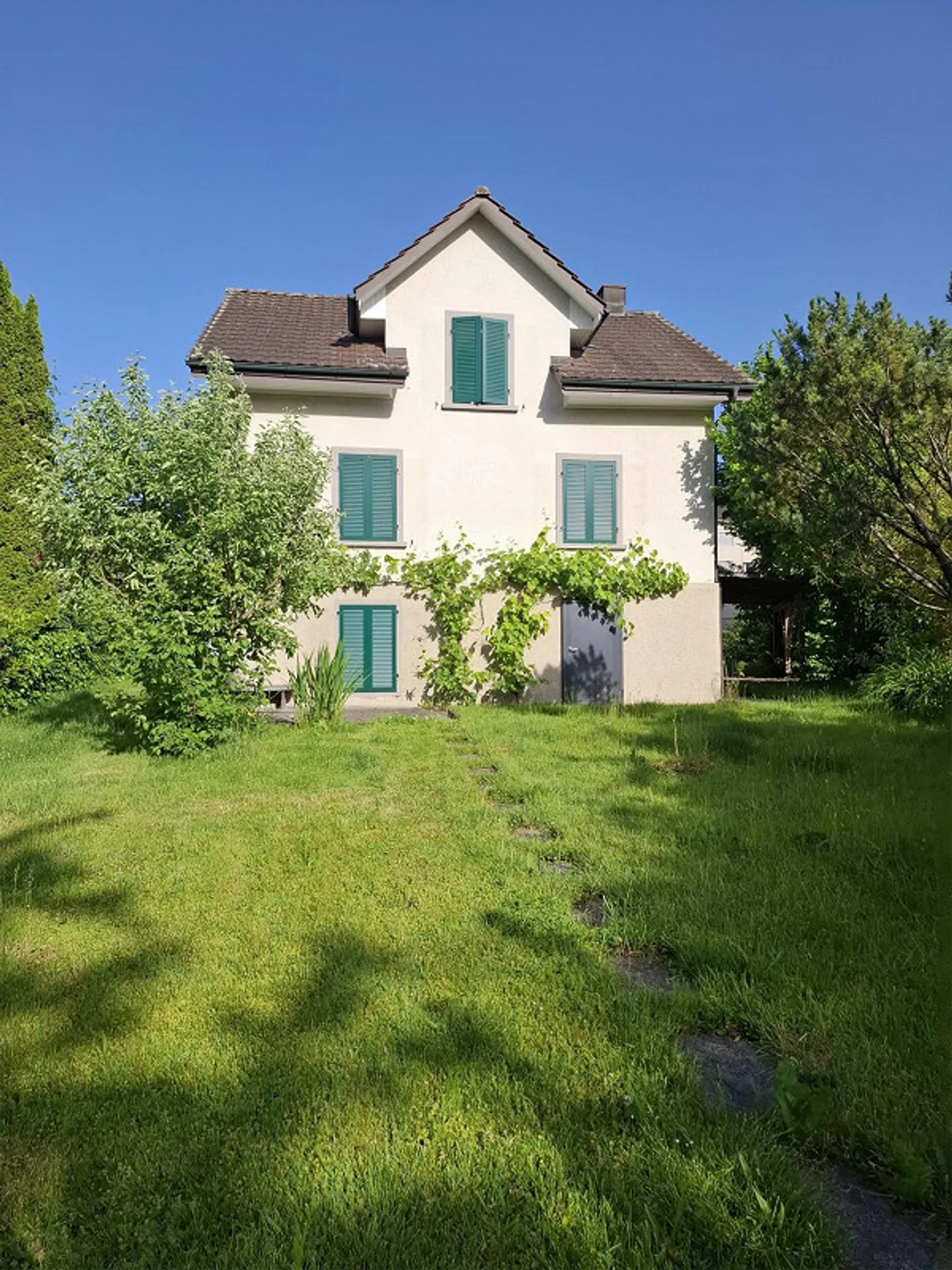 Casa unifamiliare ben posizionata! - Foto 2 di 9
