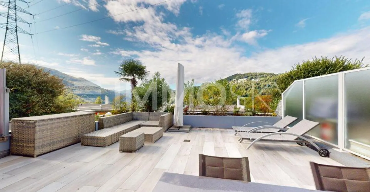 Polivalente e dotato di una grande terrazza panoramica soleggiata - Foto 1 di 5
