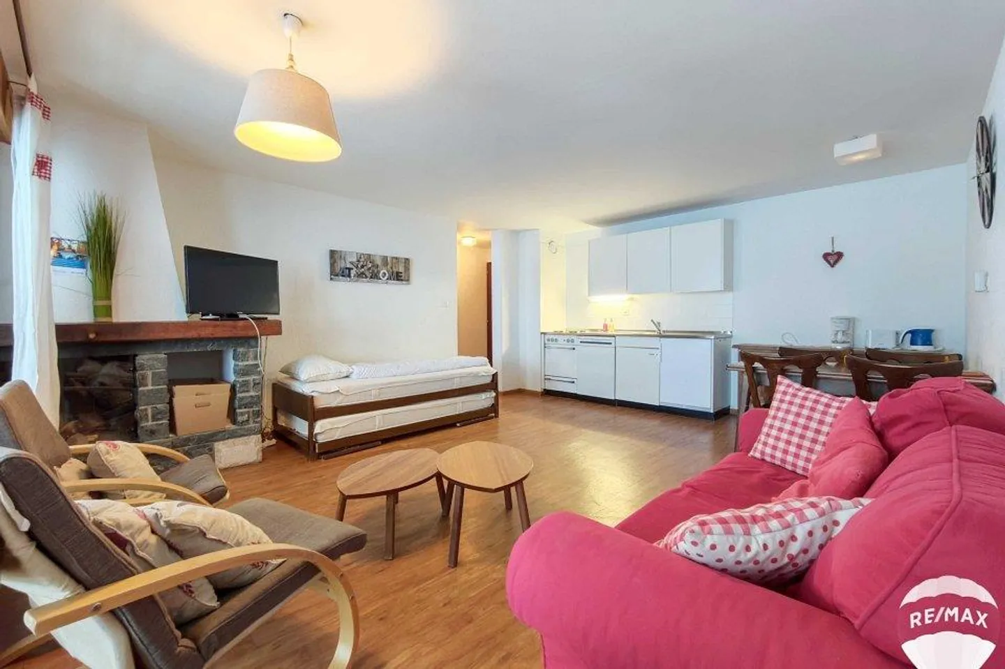 2,5-Zimmer-Wohnung mit Schwimmbad und großem Carnotzet - Foto 6 von 13
