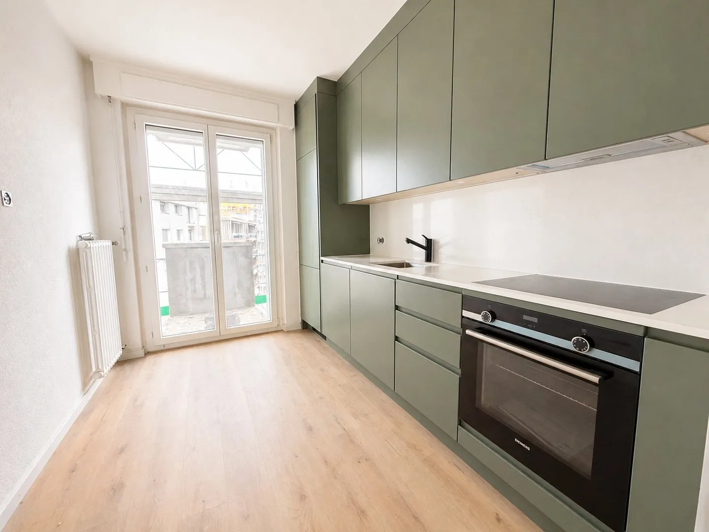 Fribourg: Renovated 3.5 room apartment of 88 m² with two balconies - Photo 2 of 11