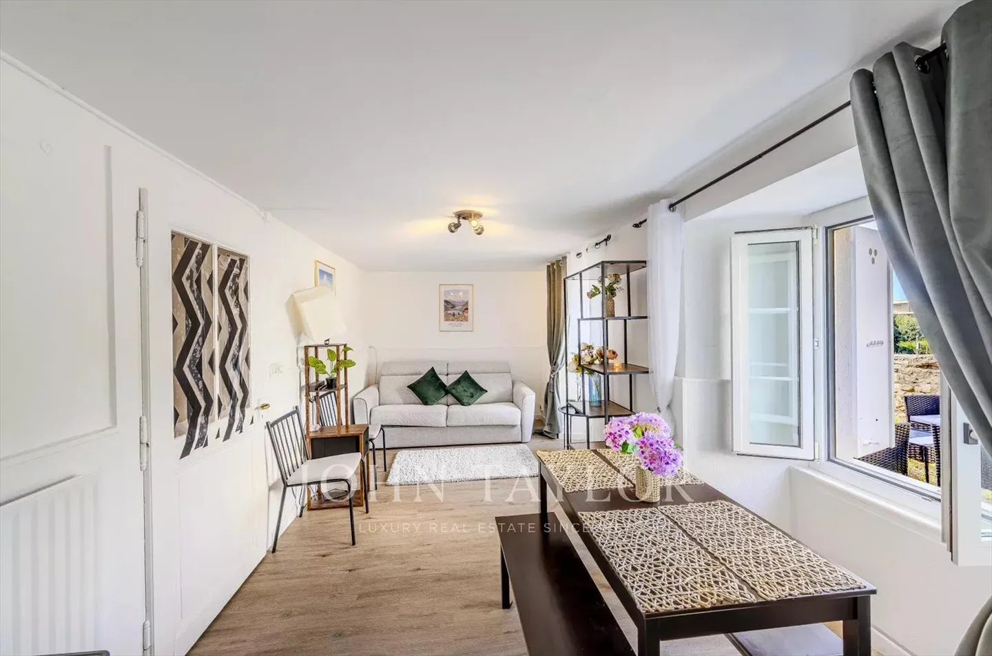 EXCLUSIVE! House with 3 Apartments - Photo 5 of 13