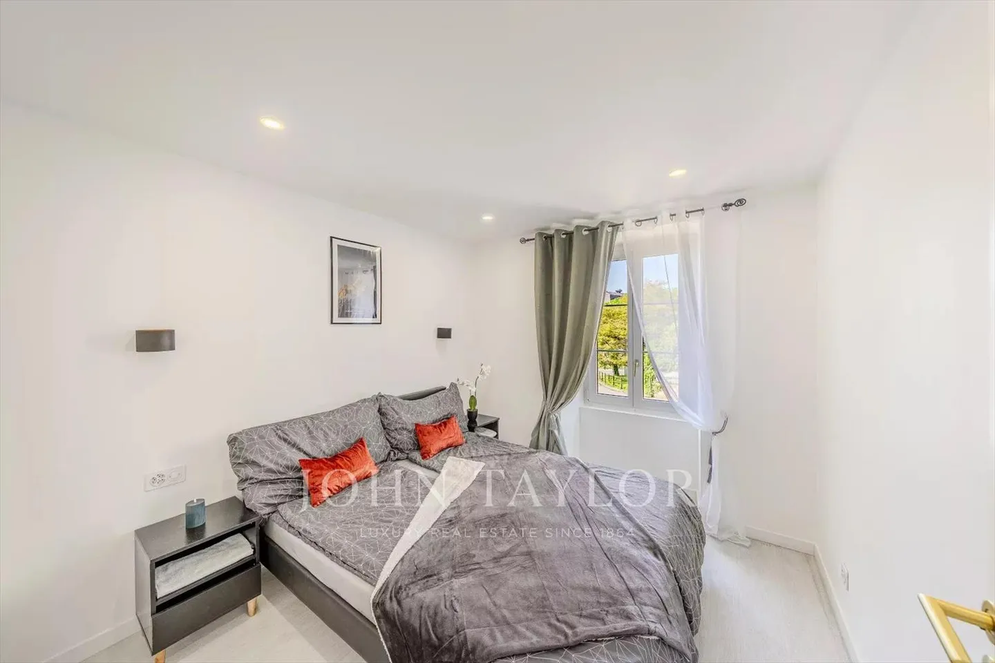 EXCLUSIVE! House with 3 Apartments - Photo 9 of 13