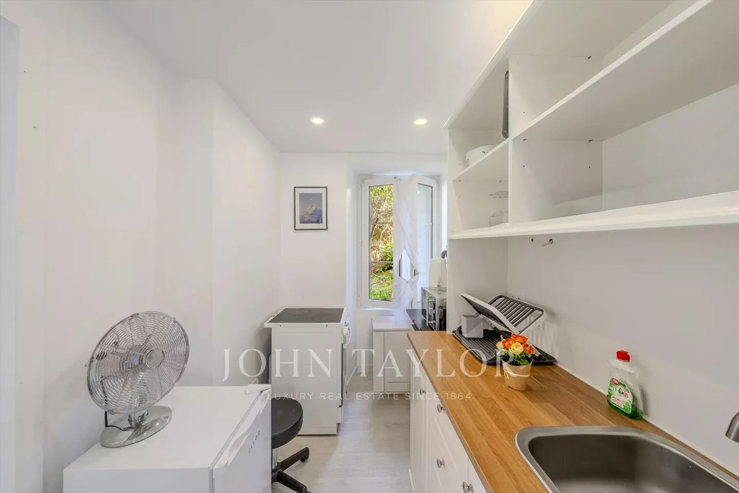 EXCLUSIVE! House with 3 Apartments - Photo 13 of 13