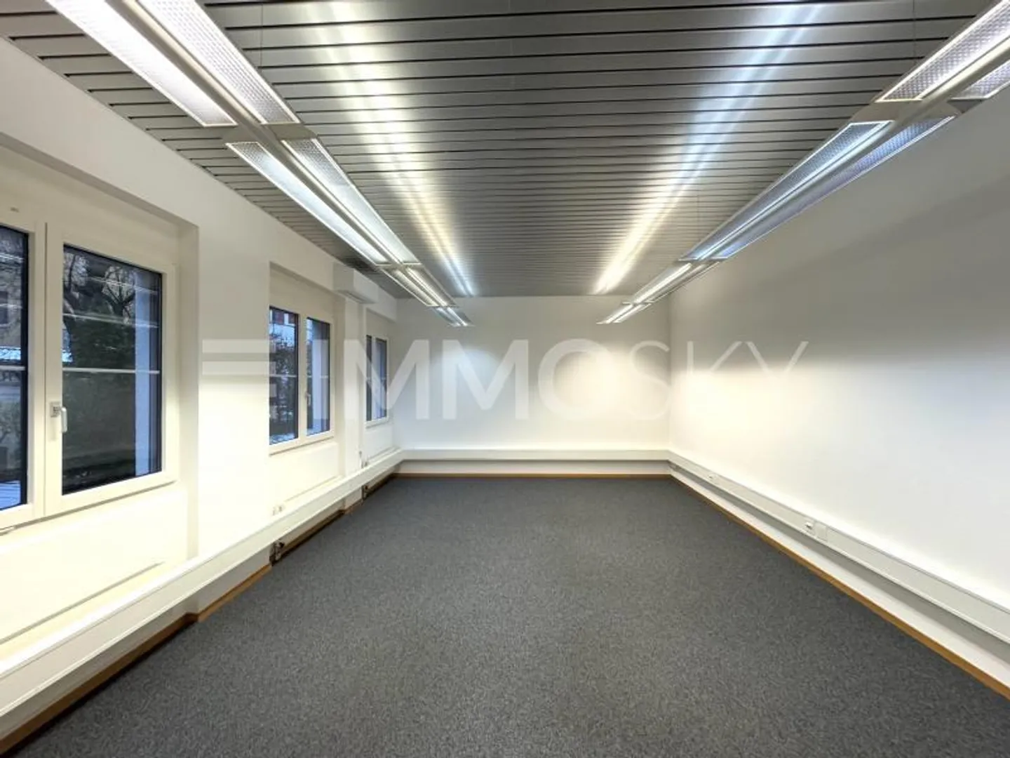 Here you can start your business - Photo 1 of 5