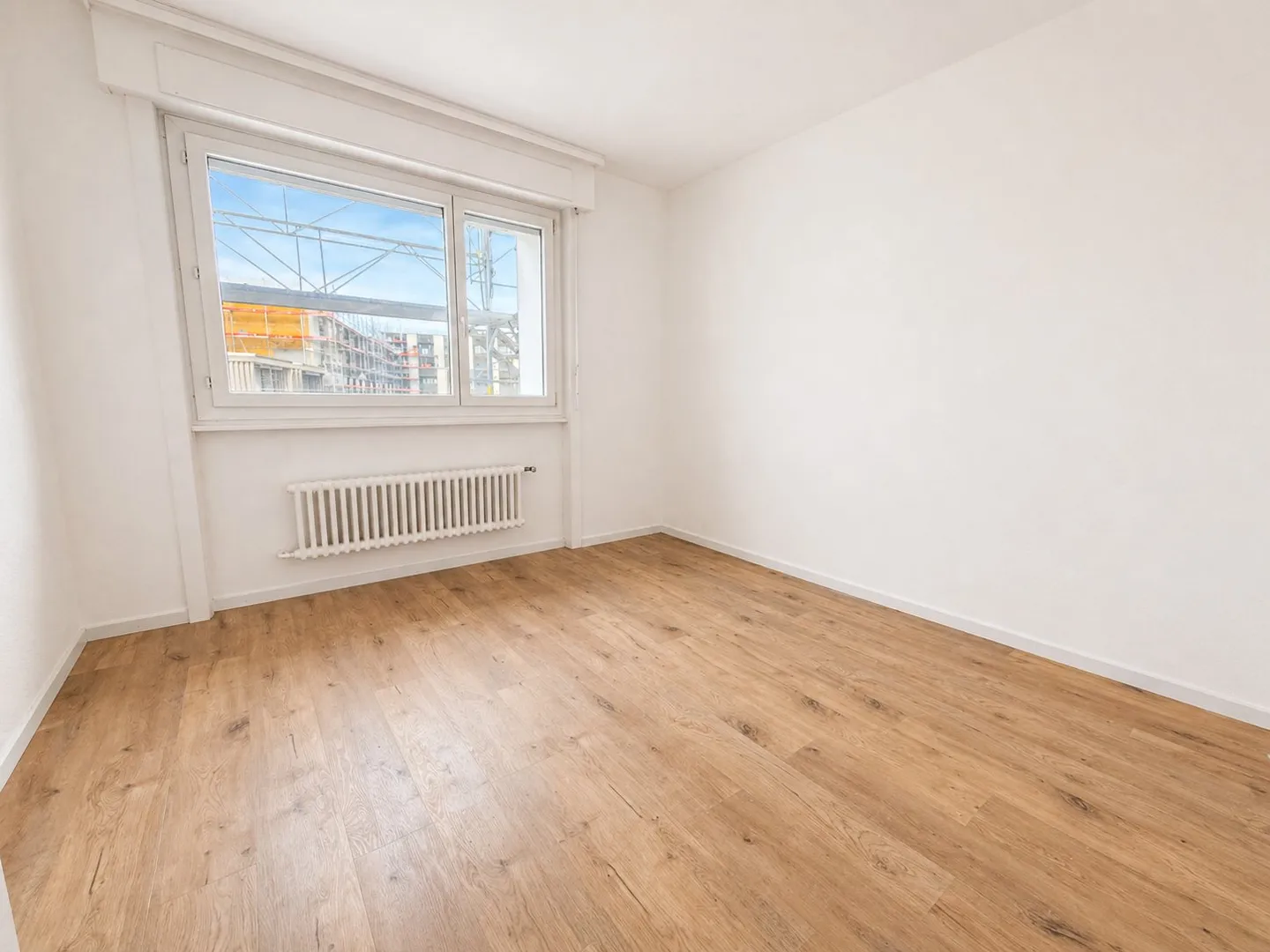 Fribourg: Renovated 3.5 room apartment of 88 m² with two balconies - Photo 3 of 11