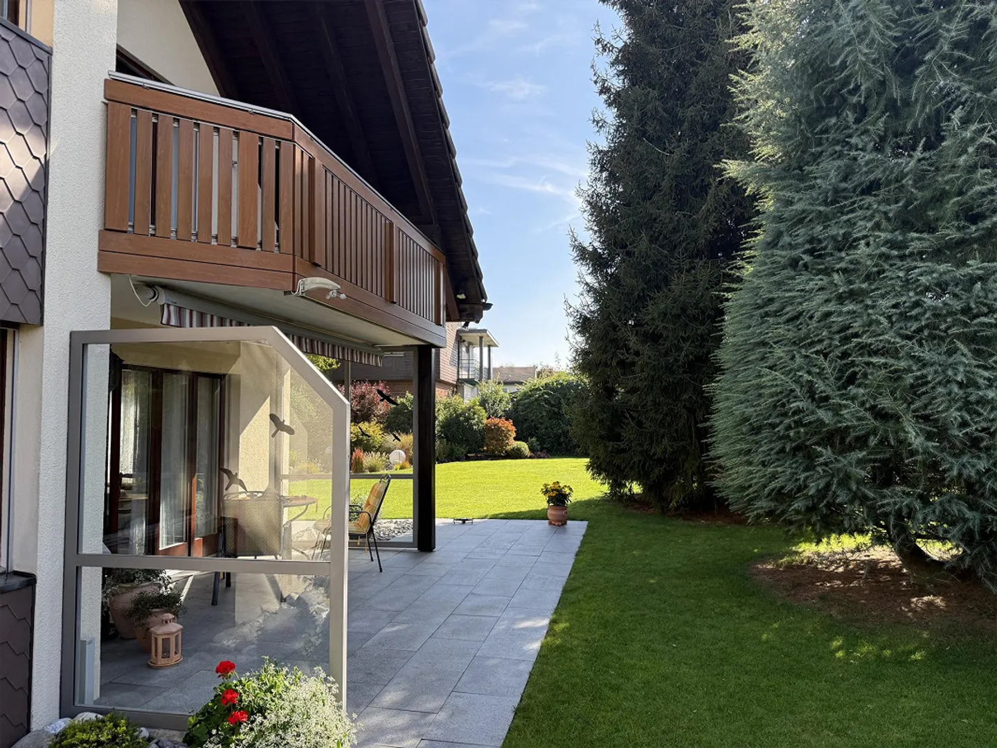 Casa unifamiliare ben tenuta con giardino da sogno in una tranquilla strada senza uscita - Foto 5 di 13