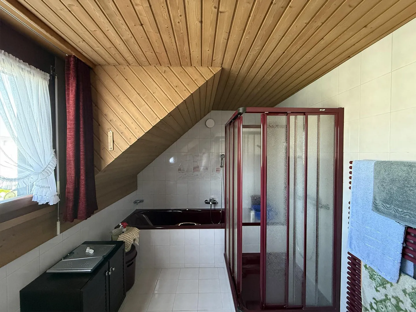 Casa unifamiliare ben tenuta con giardino da sogno in una tranquilla strada senza uscita - Foto 10 di 13