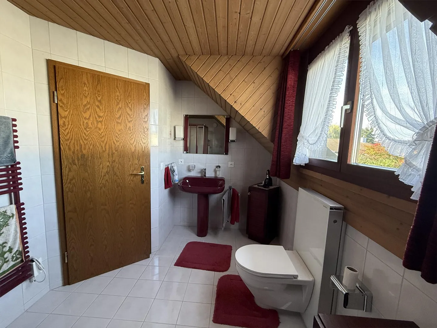 Casa unifamiliare ben tenuta con giardino da sogno in una tranquilla strada senza uscita - Foto 11 di 13
