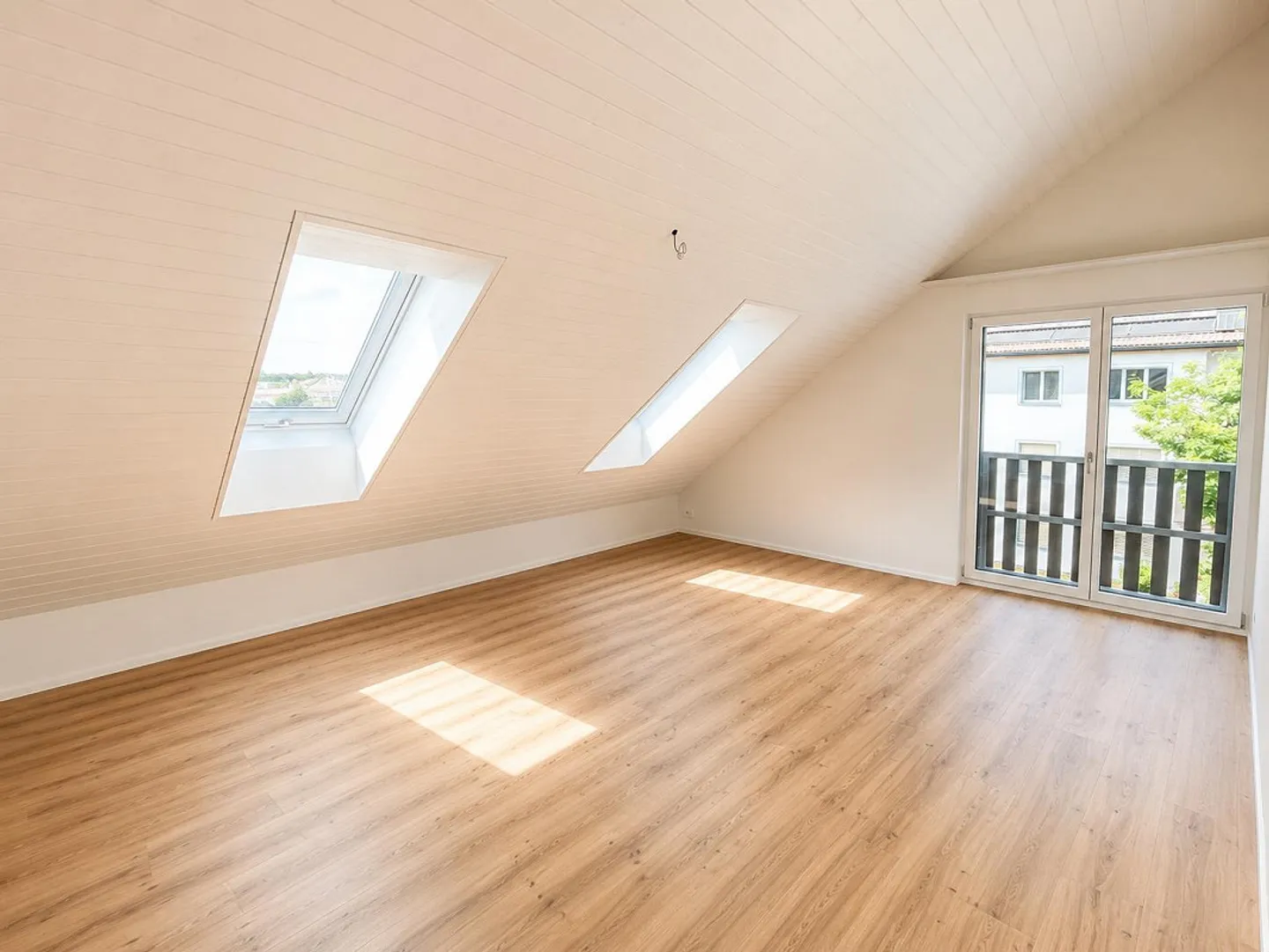 Esclusivo appartamento attico di 3,5 stanze con accesso diretto all'ascensore - Foto 3 di 8