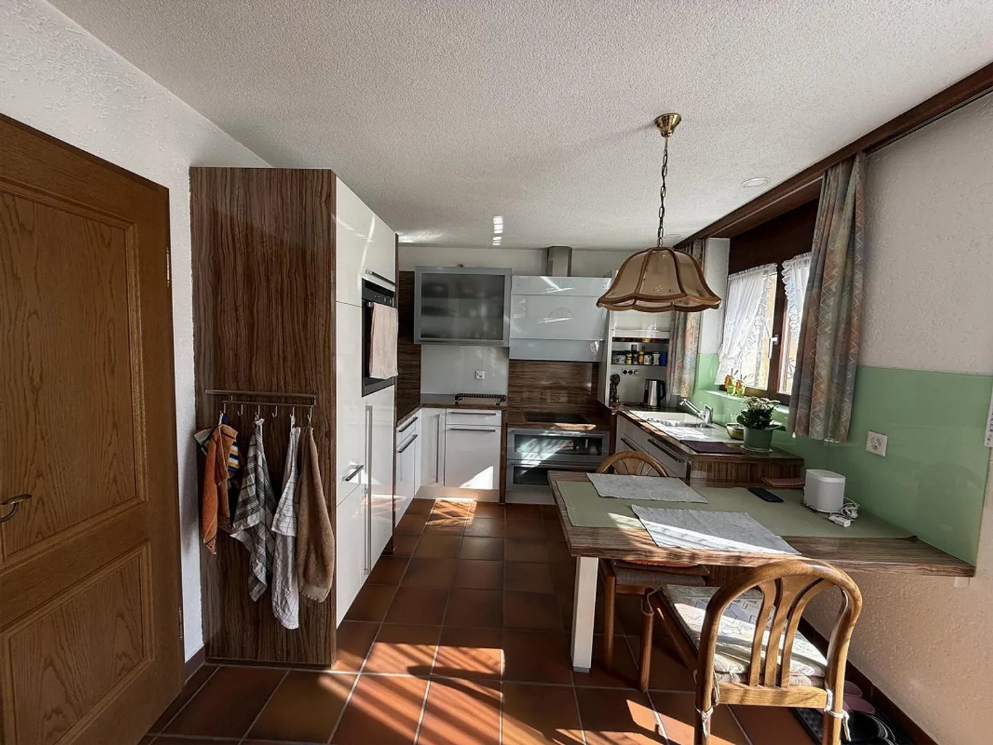 Casa unifamiliare ben tenuta con giardino da sogno in una tranquilla strada senza uscita - Foto 8 di 13