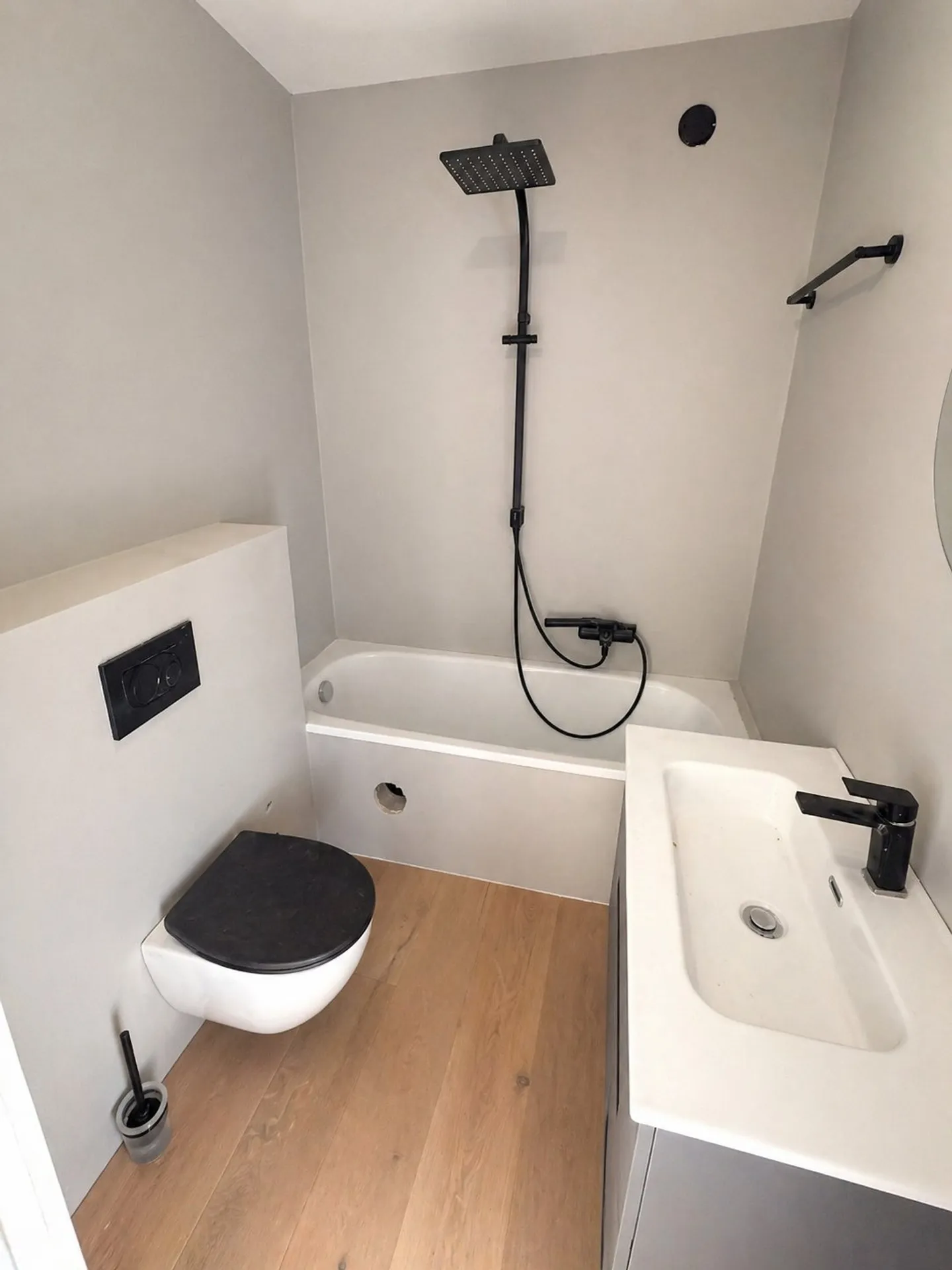 Fribourg: Renovated 3.5 room apartment of 88 m² with two balconies - Photo 6 of 11