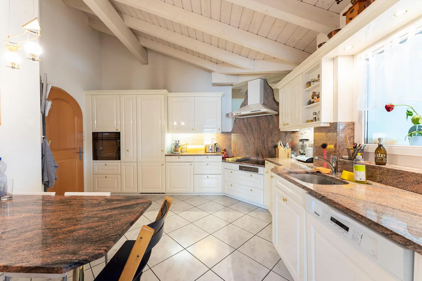 Appartement en penthouse spacieux de 5,5 pièces avec jardin d'hiver - Photo 2 sur 9