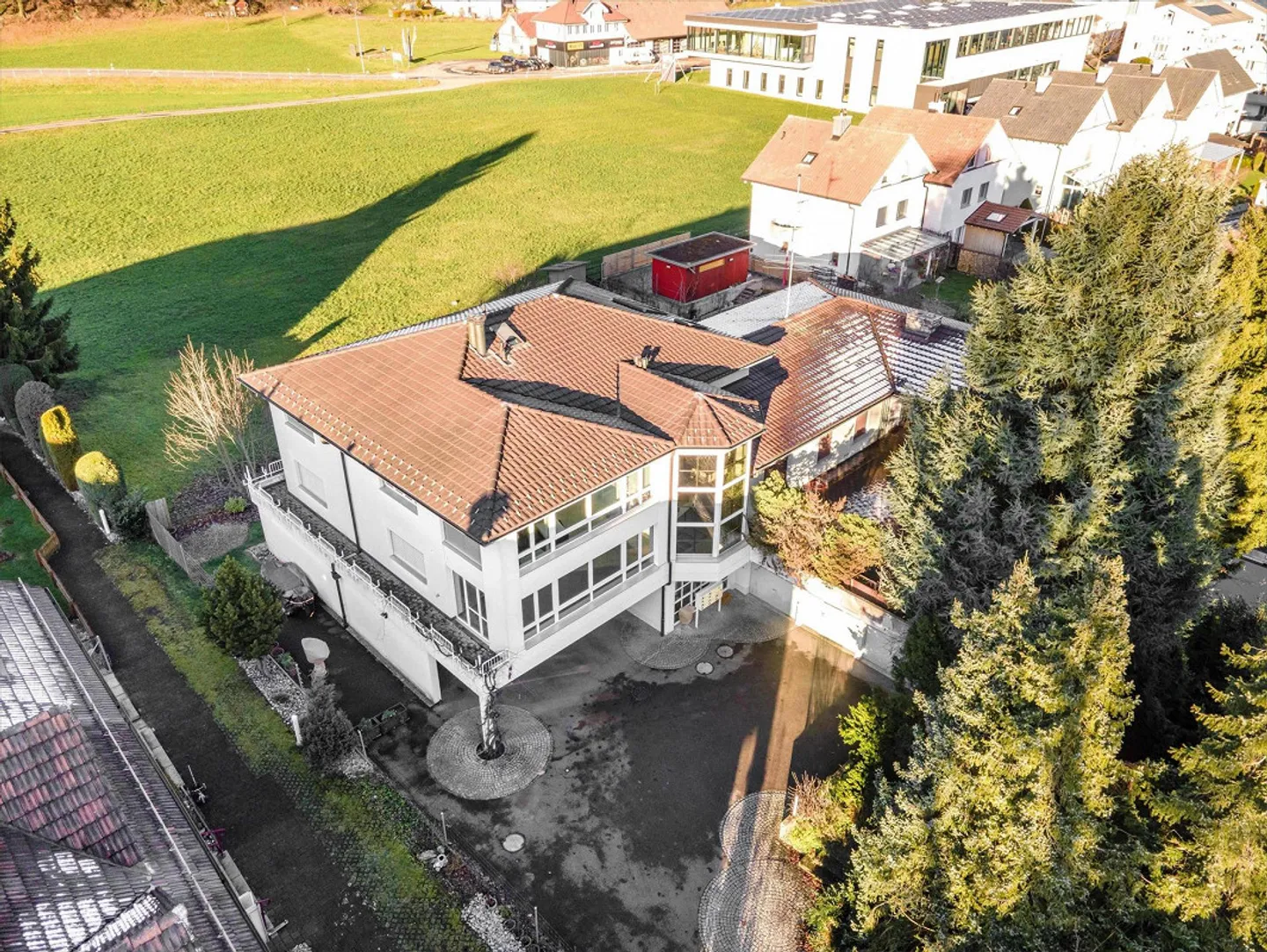 Appartement en penthouse spacieux de 5,5 pièces avec jardin d'hiver - Photo 8 sur 9