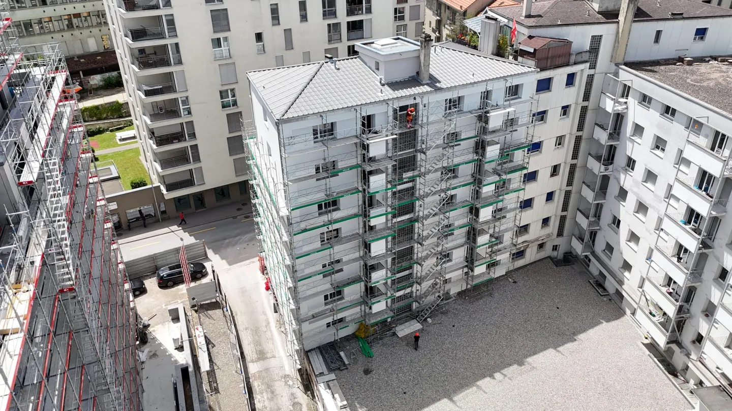 Fribourg: Renovated 3.5 room apartment of 88 m² with two balconies - Photo 10 of 11
