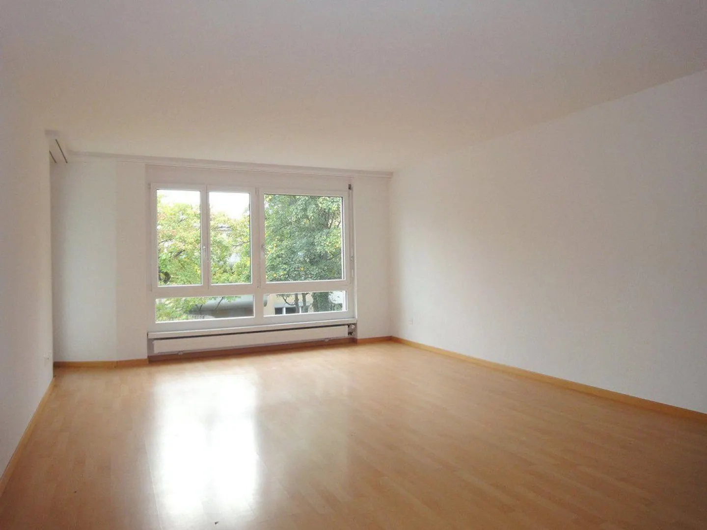 Central located apartment seeks new tenant - Photo 8 of 9