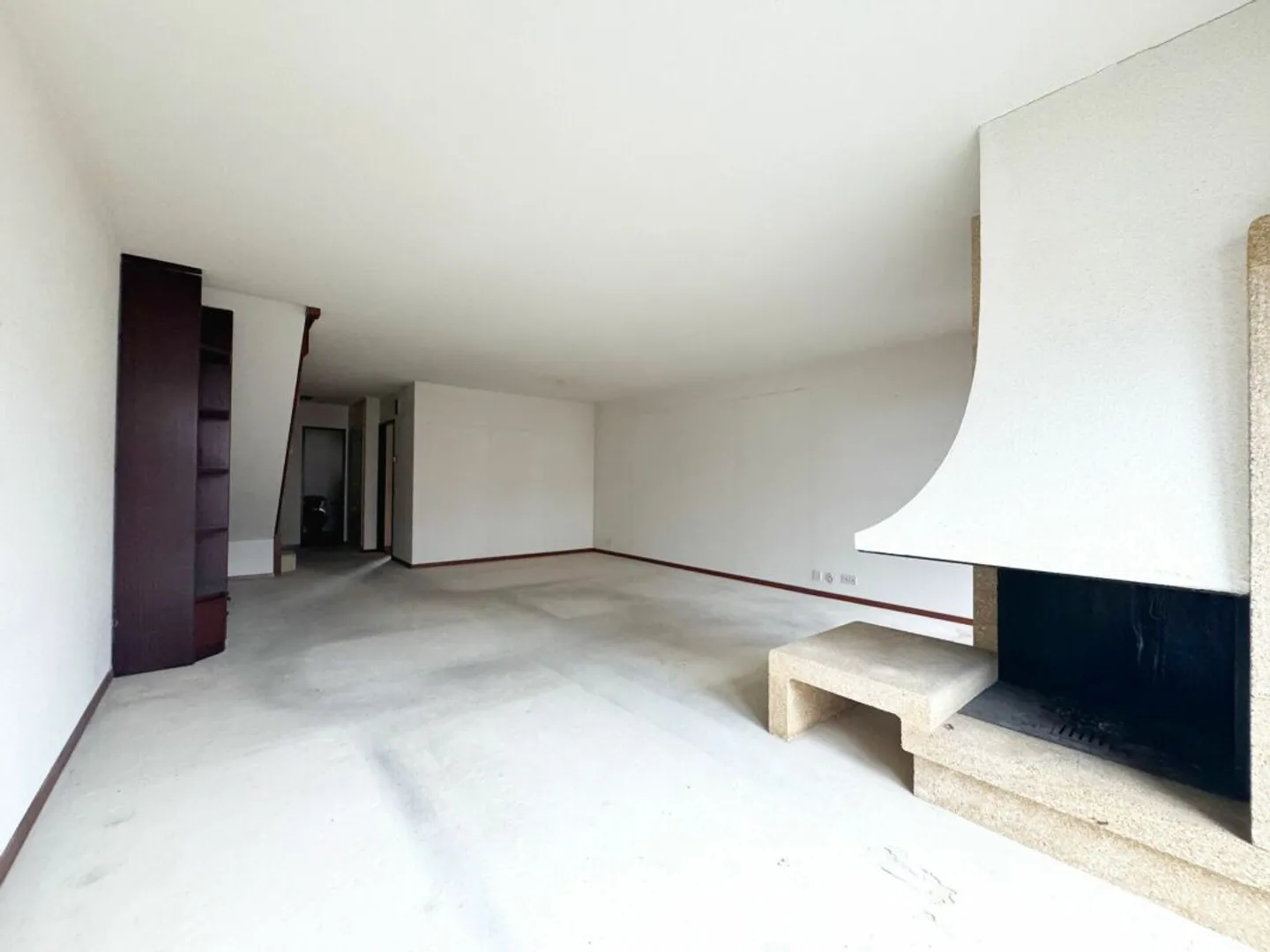 Three-storey apartment of 180 m2 for renovation in Nyon - Photo 2 of 14