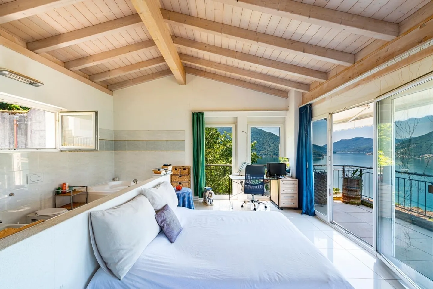 Charming detached house with 4.5 rooms and lake view with expansion potential in Bissone - Photo 5 of 8