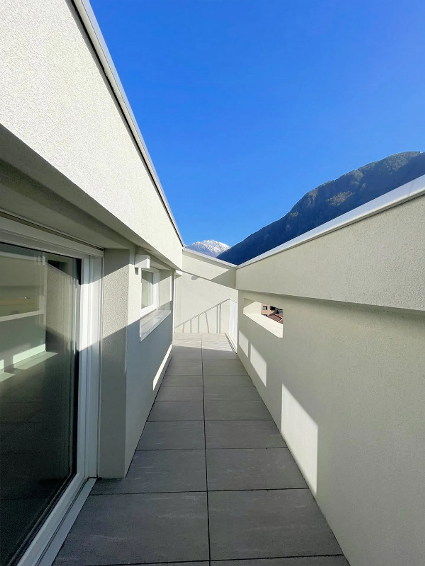 Attico in zona tranquilla e soleggiata - Foto 4 di 10