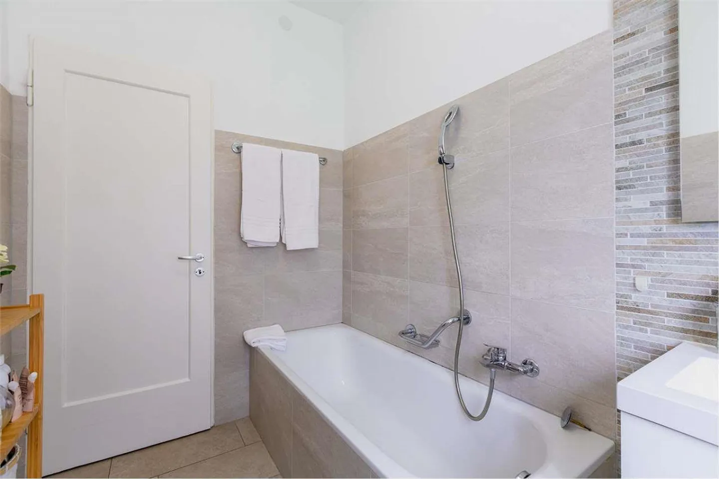 Maison rénovée à Cassarate - Photo 9 sur 13
