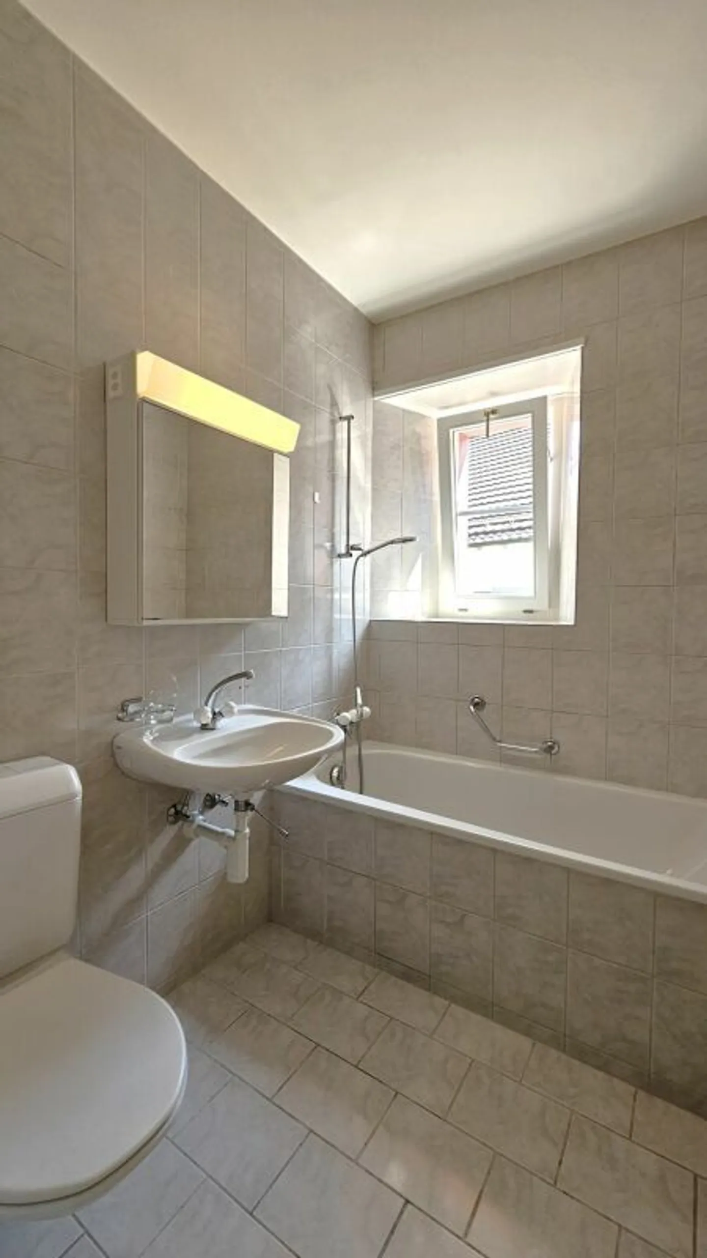 Heimelige Maisonettewohnung mit Terrasse und Garage - Foto 9 von 13