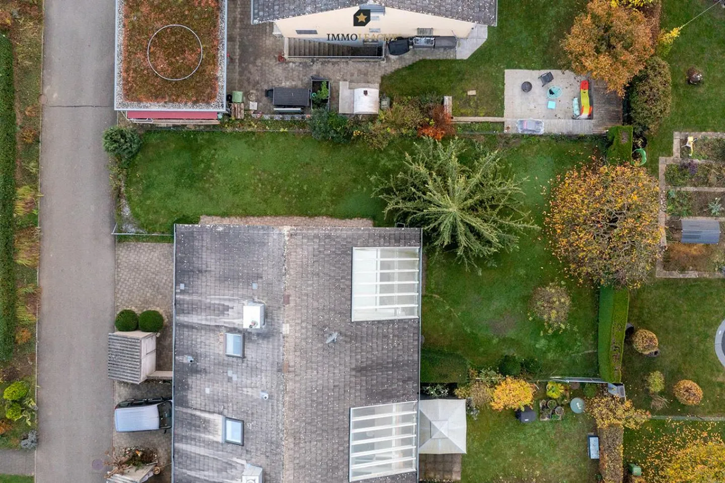 Spaziosa casa da sogno con idillio giardino in posizione desiderabile. - Foto 8 di 10