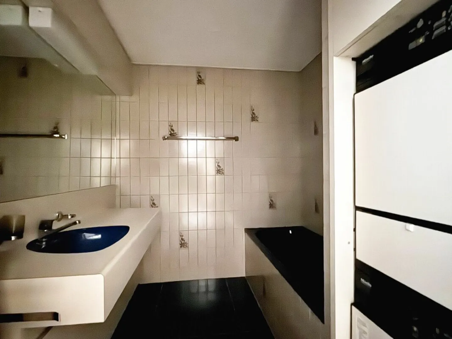 Three-storey apartment of 180 m2 for renovation in Nyon - Photo 7 of 14