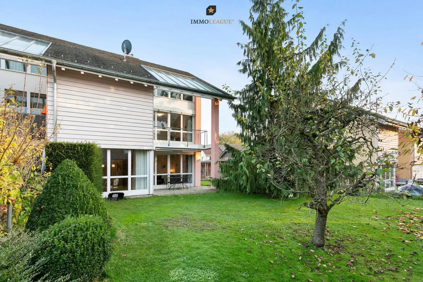 Spaziosa casa da sogno con idillio giardino in posizione desiderabile. - Foto 5 di 10