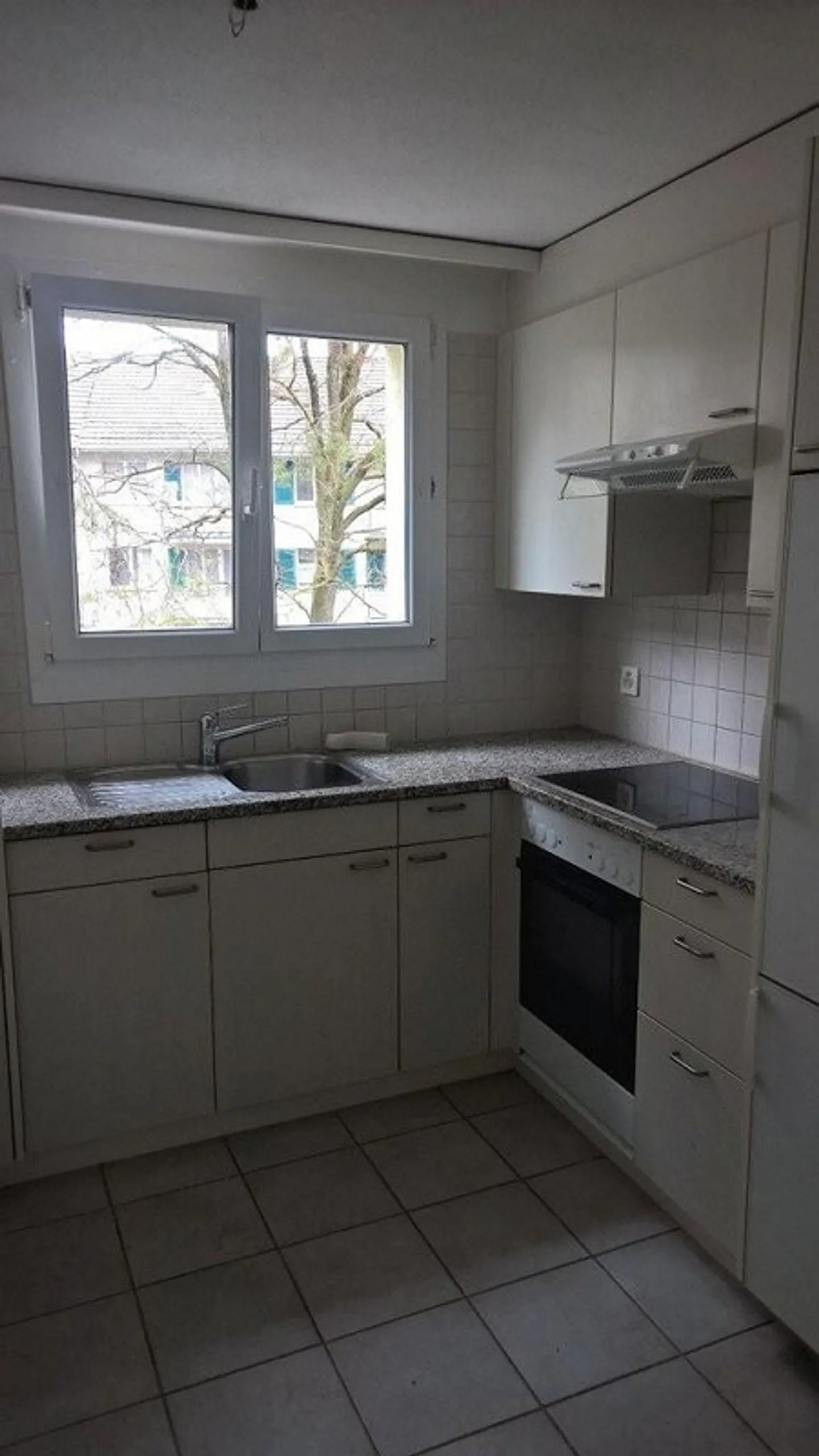 Appartement confortable de 3 pièces avec balcon - Photo 2 sur 5