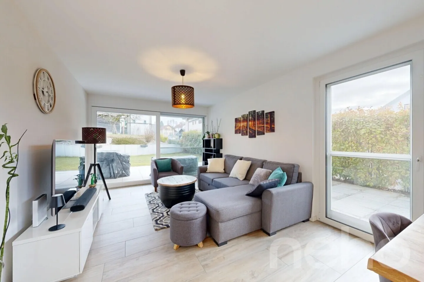 4,5 Zimmer Wohnung, lichtdurchflutet mit Garten, im Herzen des Dorfes - Foto 4 von 12