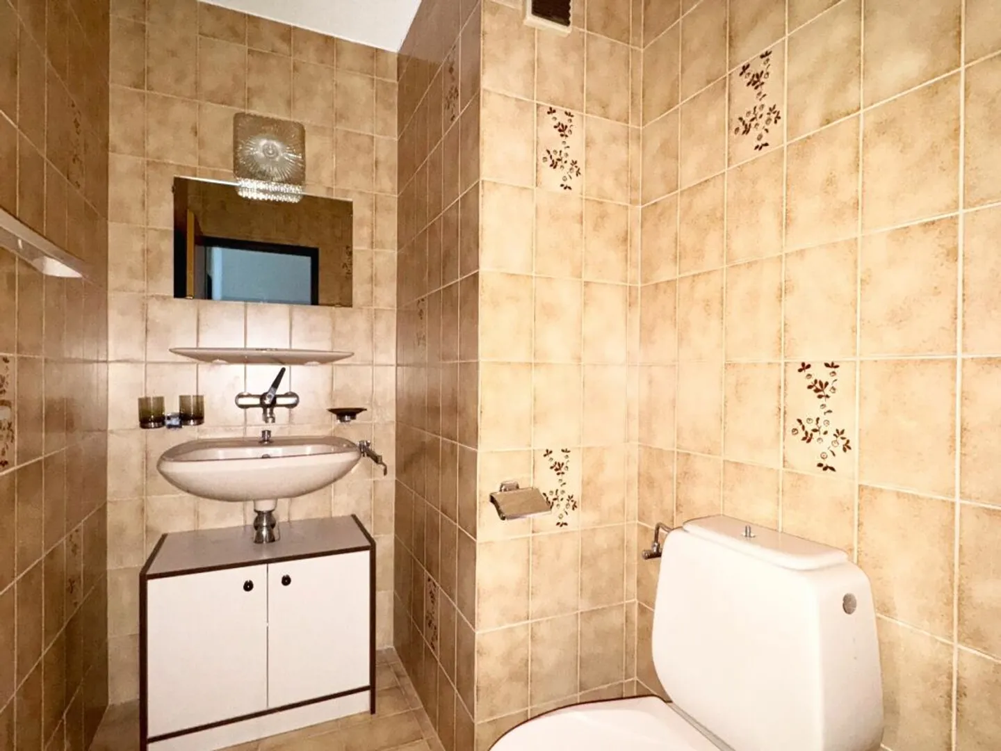 Three-storey apartment of 180 m2 for renovation in Nyon - Photo 8 of 14