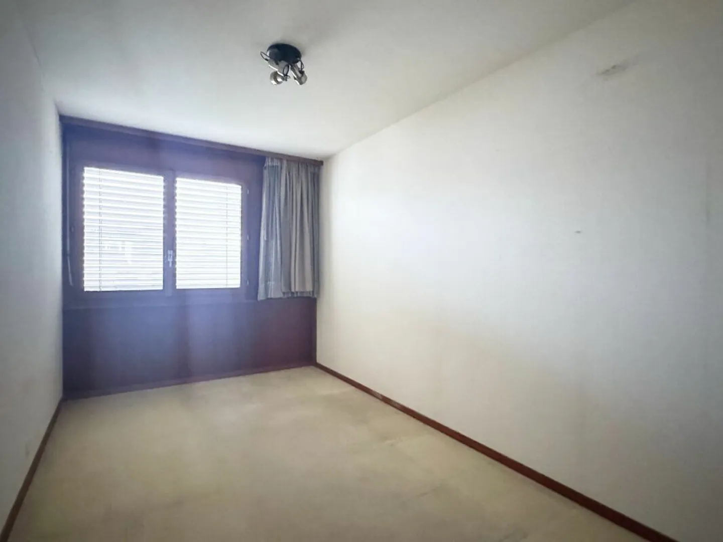 Three-storey apartment of 180 m2 for renovation in Nyon - Photo 9 of 14