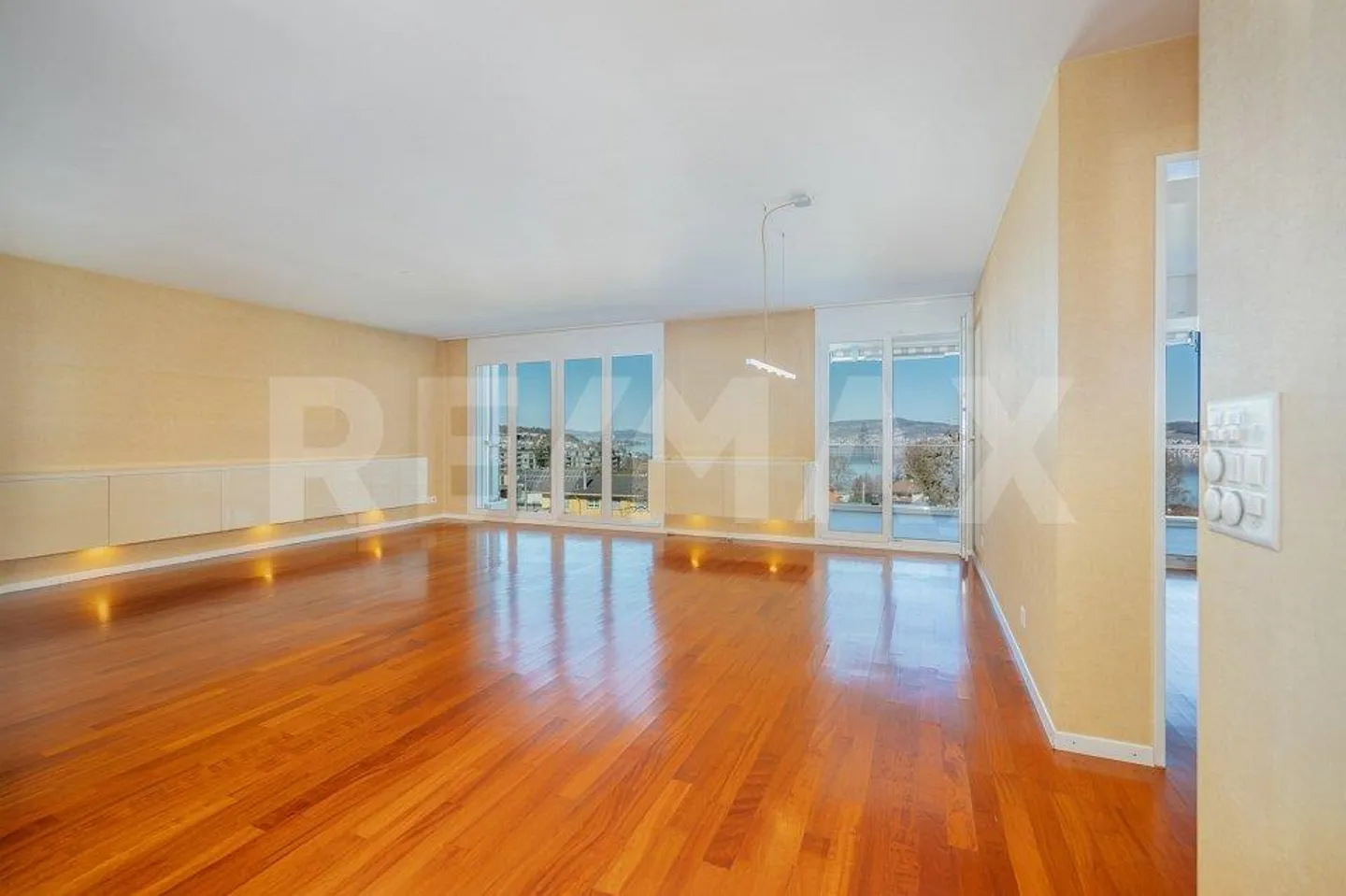 Vie privilégiée avec vue sur le lac et panoramique - Photo 6 sur 13