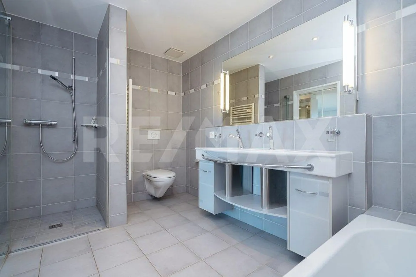 Vie privilégiée avec vue sur le lac et panoramique - Photo 10 sur 13