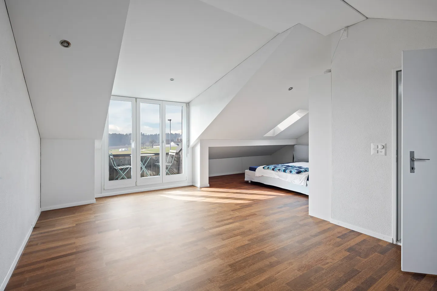 Geräumiges Familienhaus mit Garten - Foto 5 von 13