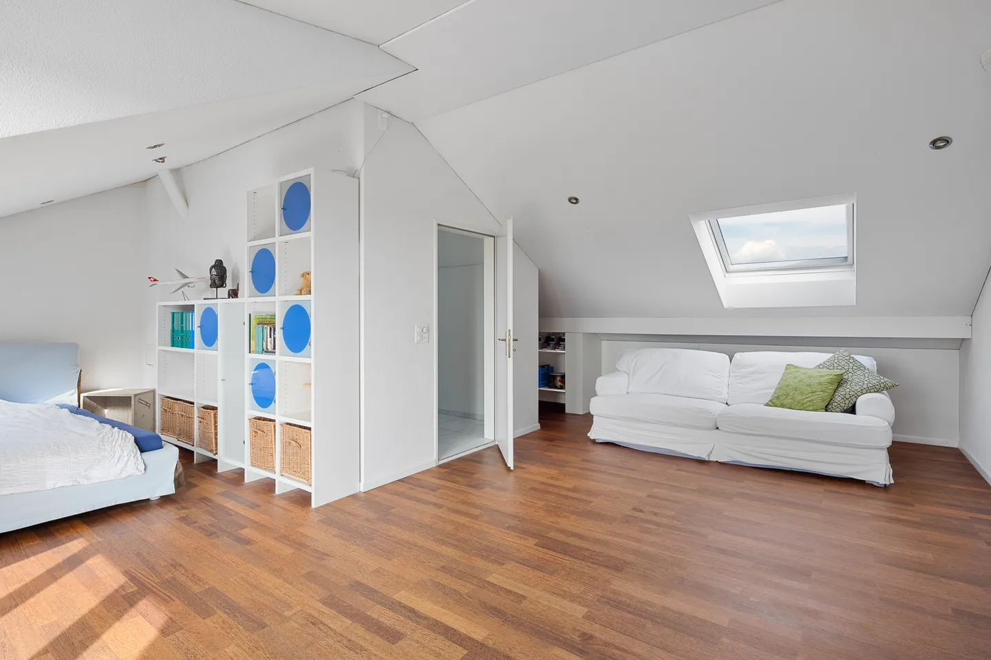 Geräumiges Familienhaus mit Garten - Foto 6 von 13