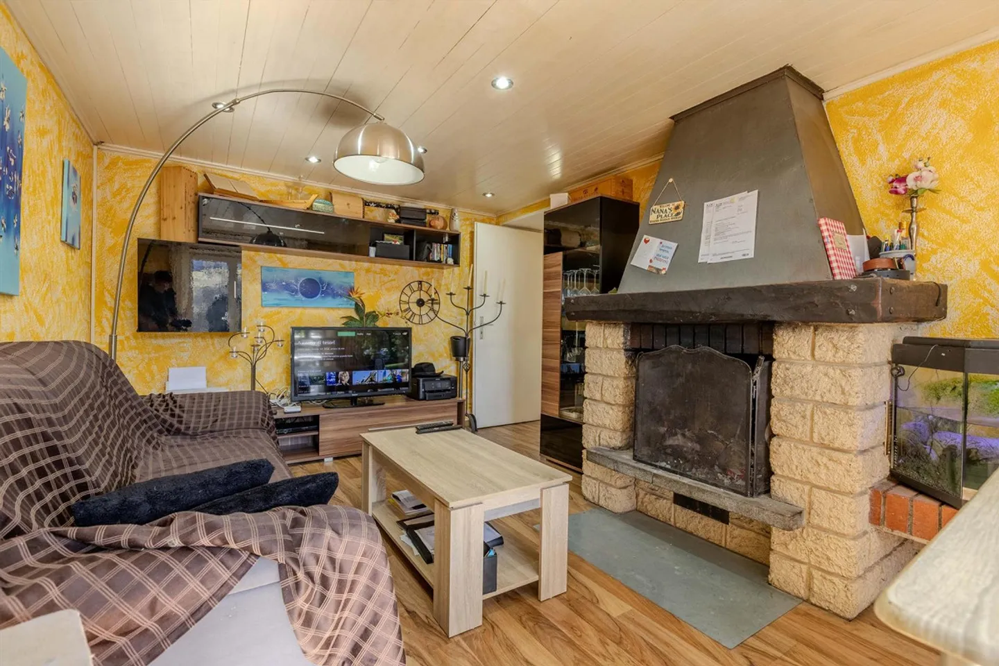 GERÄUMIGES HAUS MIT 9 ZIMMERN UND DREI EINKOMMENS-EINHEITEN IN LUGANO BOGNO - Foto 3 von 9