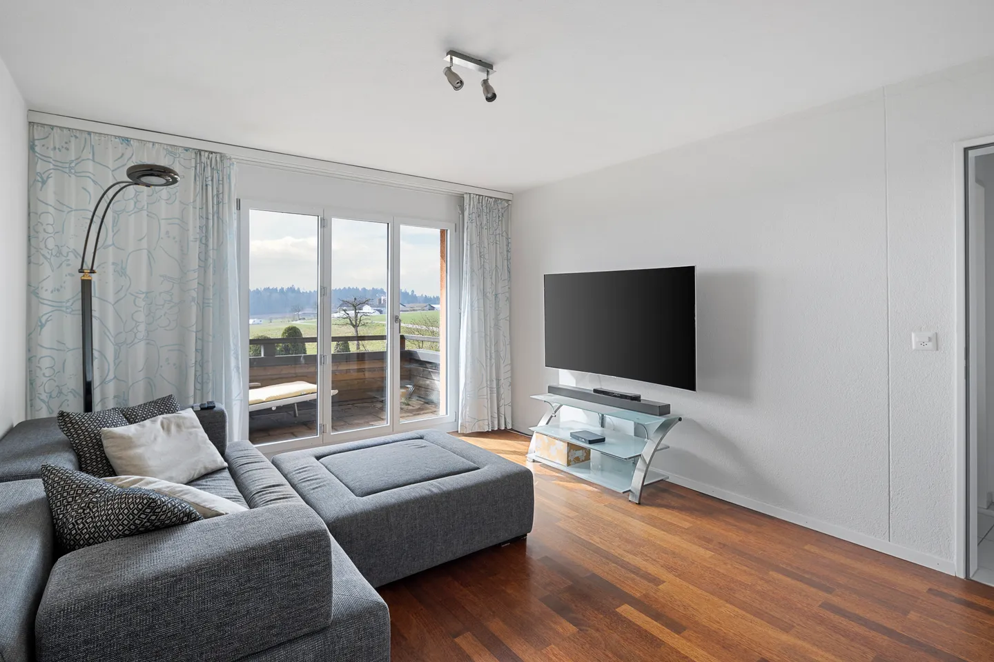 Geräumiges Familienhaus mit Garten - Foto 7 von 13