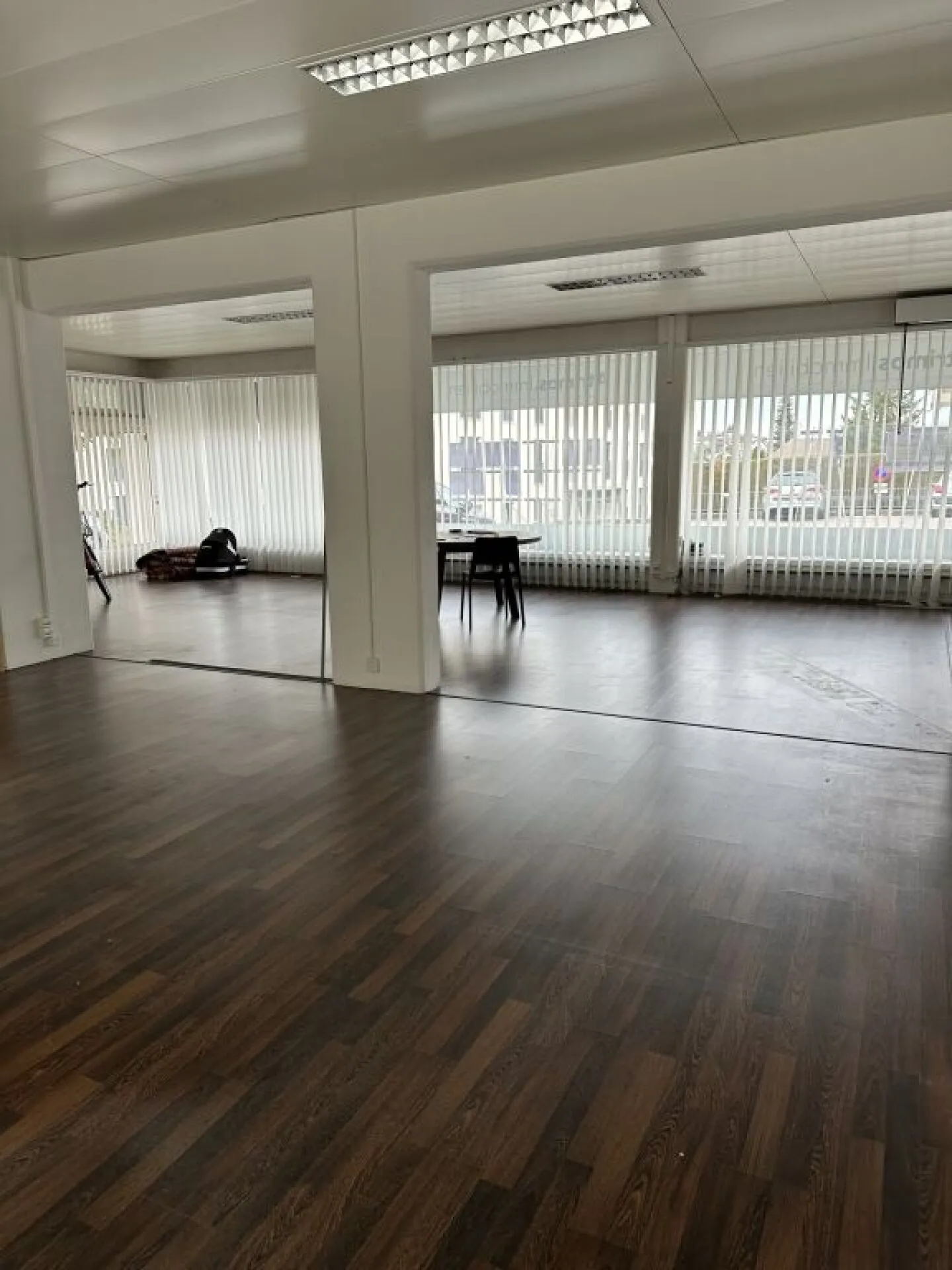 Spazio commerciale di alta qualità con molta luce e area di presentazione ideale - Foto 4 di 8