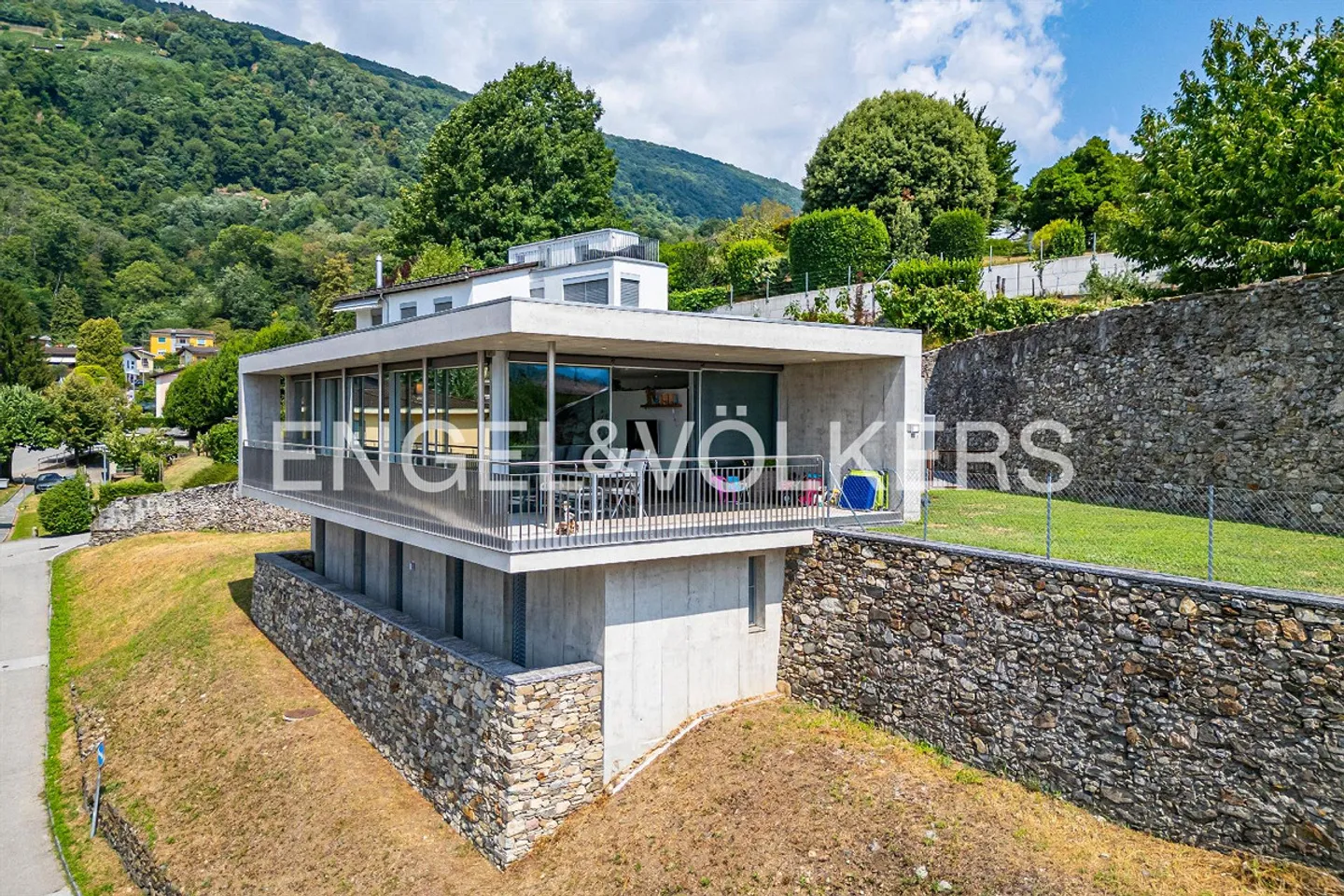 Villa moderna in posizione tranquilla - Foto 1 di 13