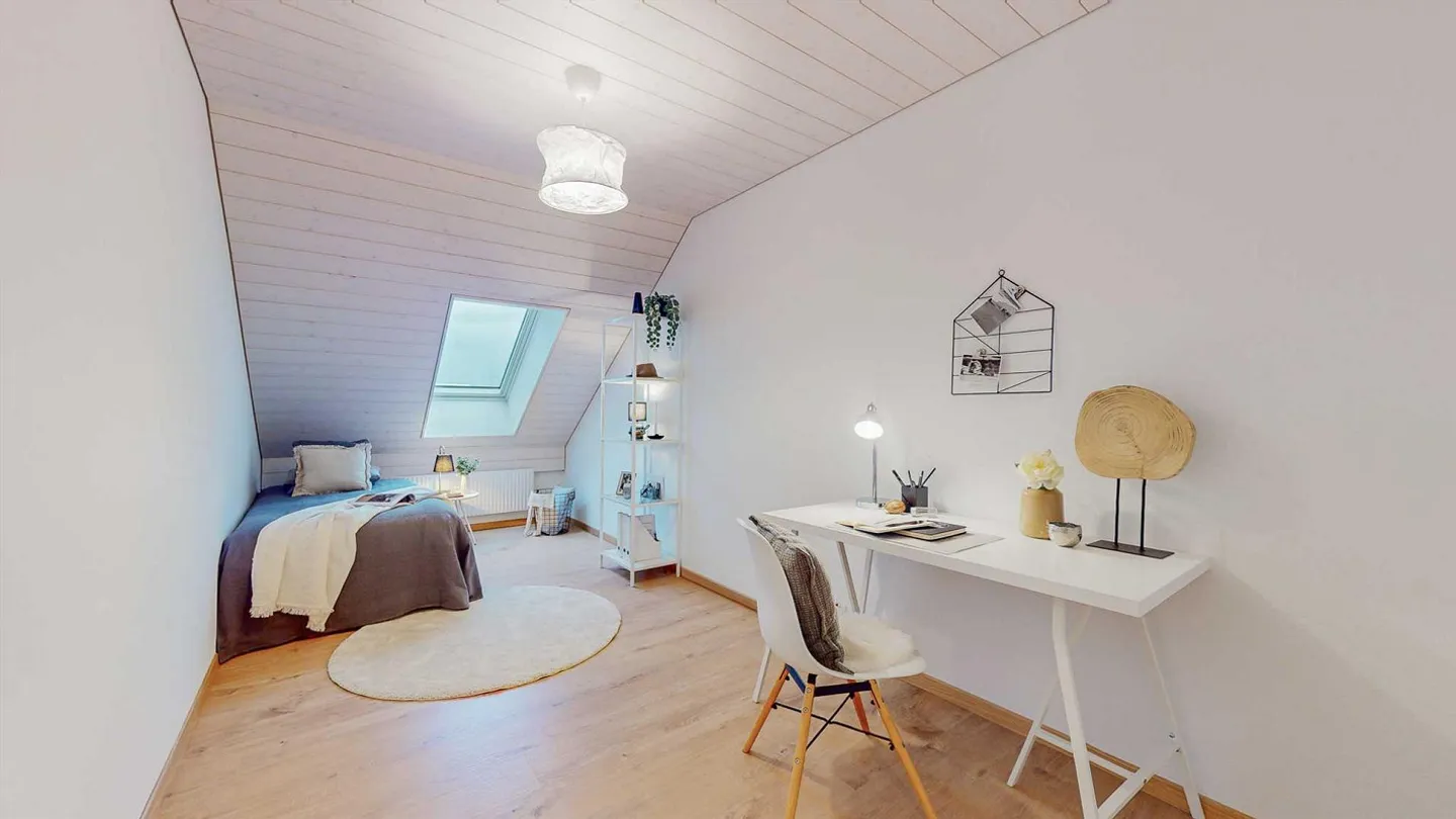 Bright apartment perfectly located - Photo 7 of 9