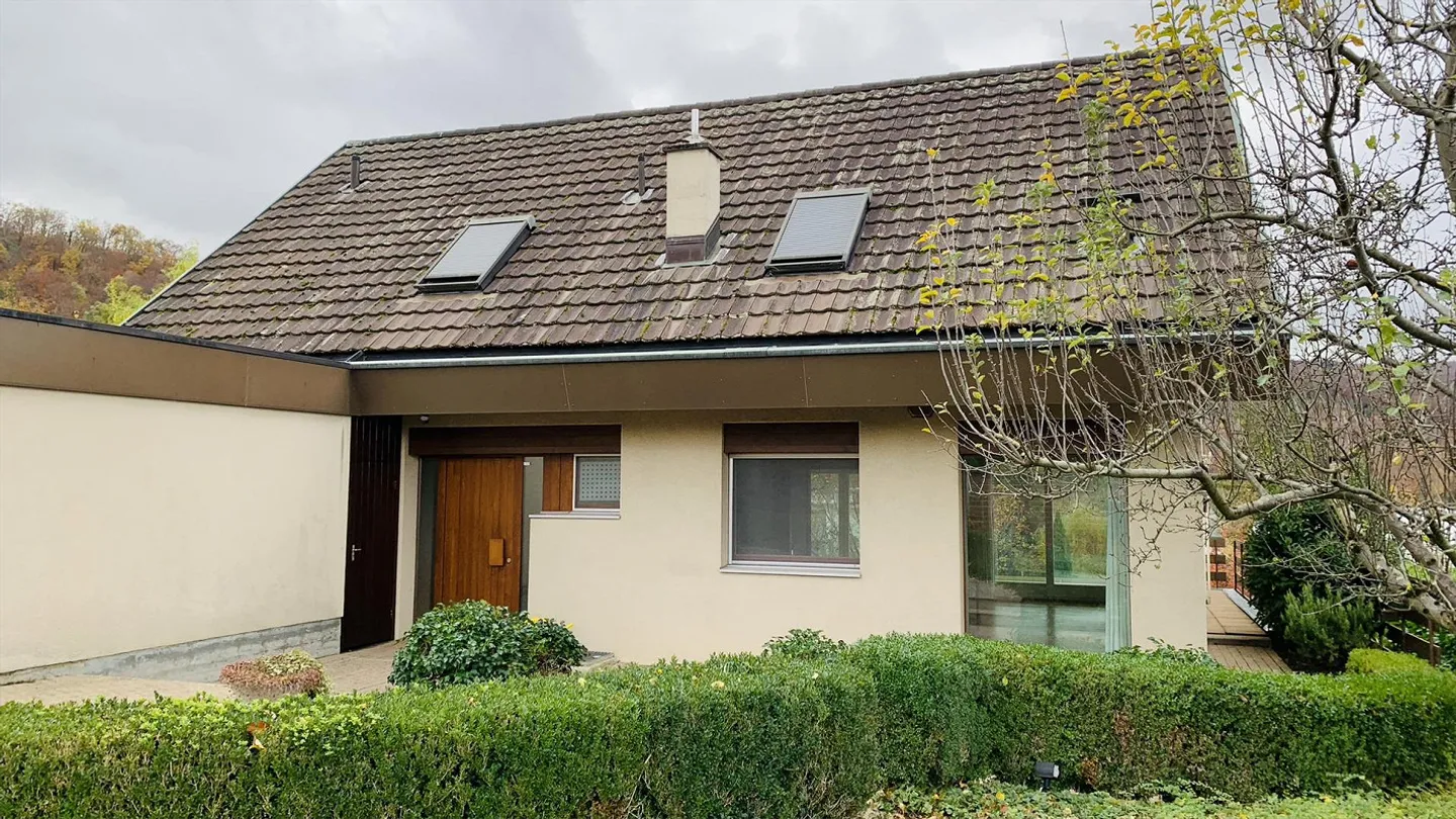 Spaziosa casa indipendente di 7 locali con giardino e vista sulle montagne a Dornach - Foto 2 di 14