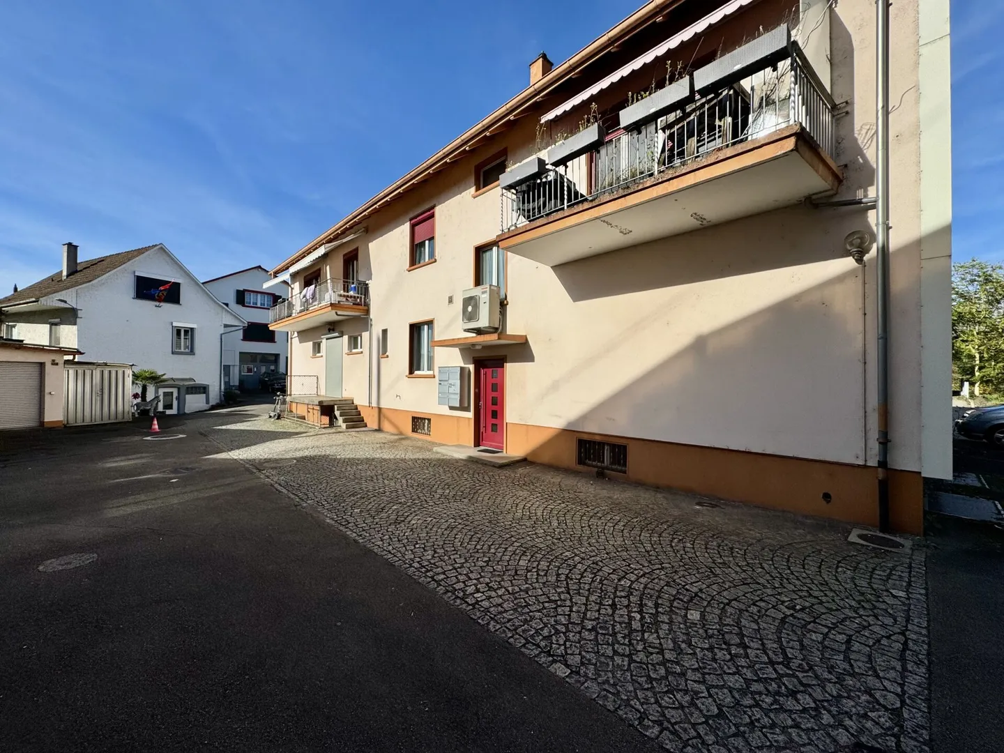 Attractive residential and commercial building in a central location in Augst - Photo 2 of 15