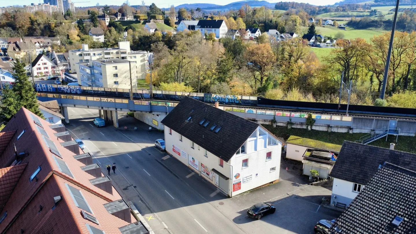 Attractive residential and commercial building in a central location in Augst - Photo 3 of 15