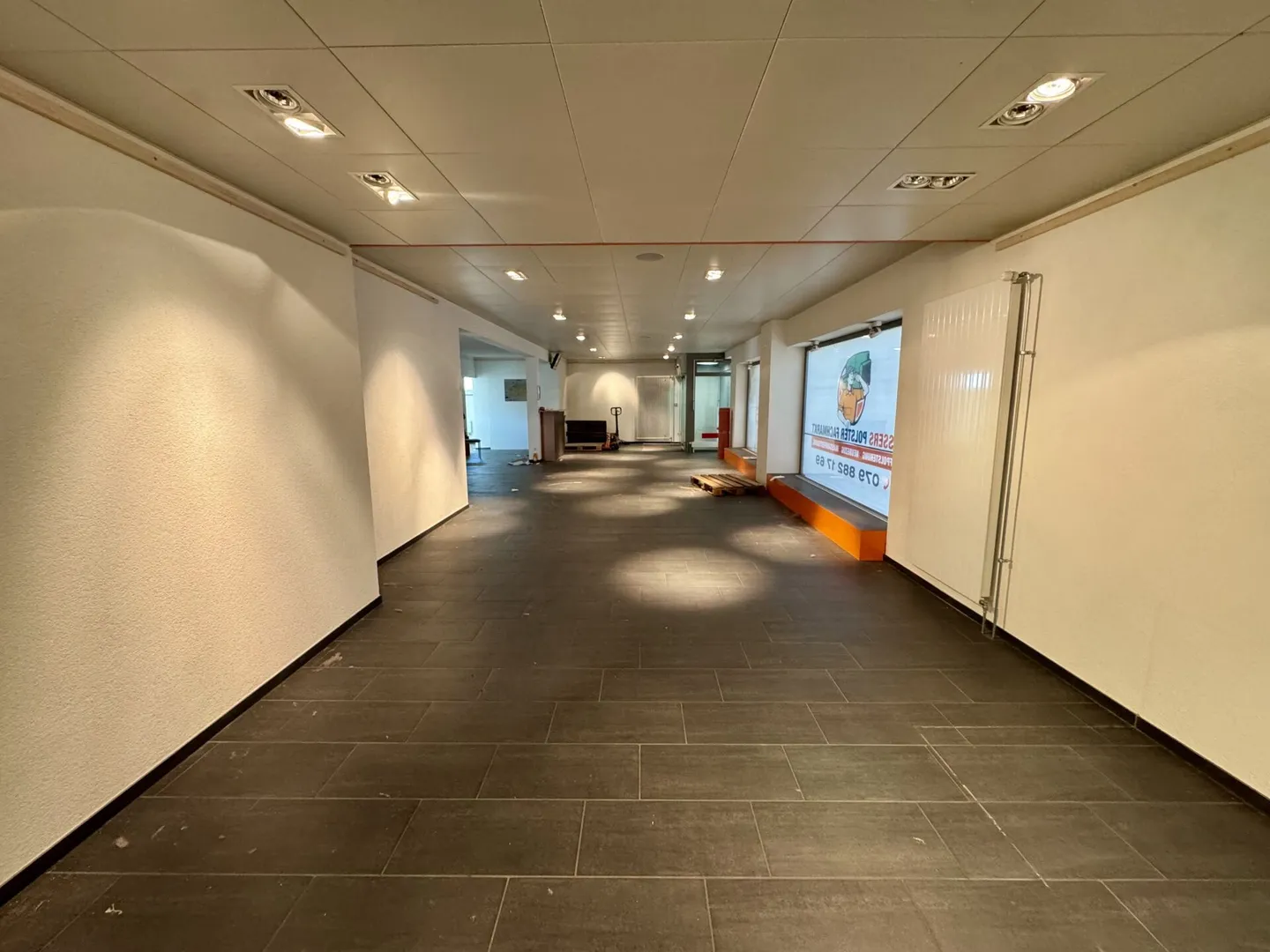 Attractive residential and commercial building in a central location in Augst - Photo 4 of 15