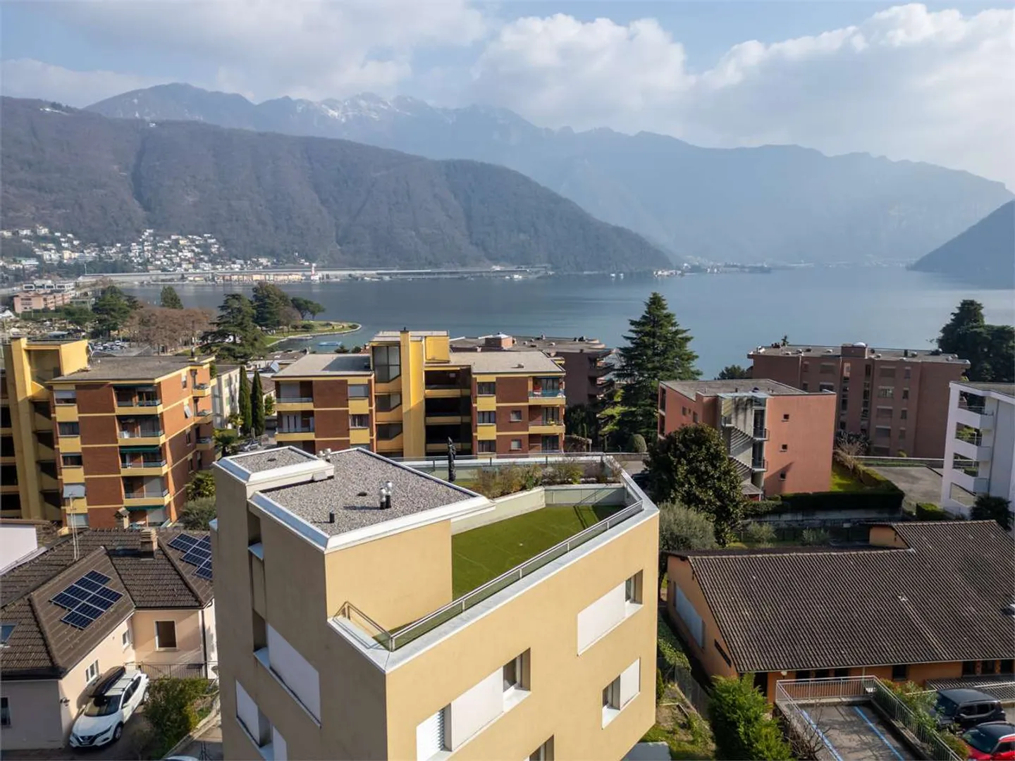 Modernes Apartment mit Seeblick - Foto 1 von 13