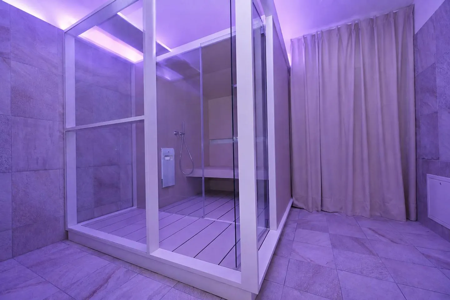 Elegant Villa with Indoor Pool and Large Plot in Vezia - Photo 21 of 28