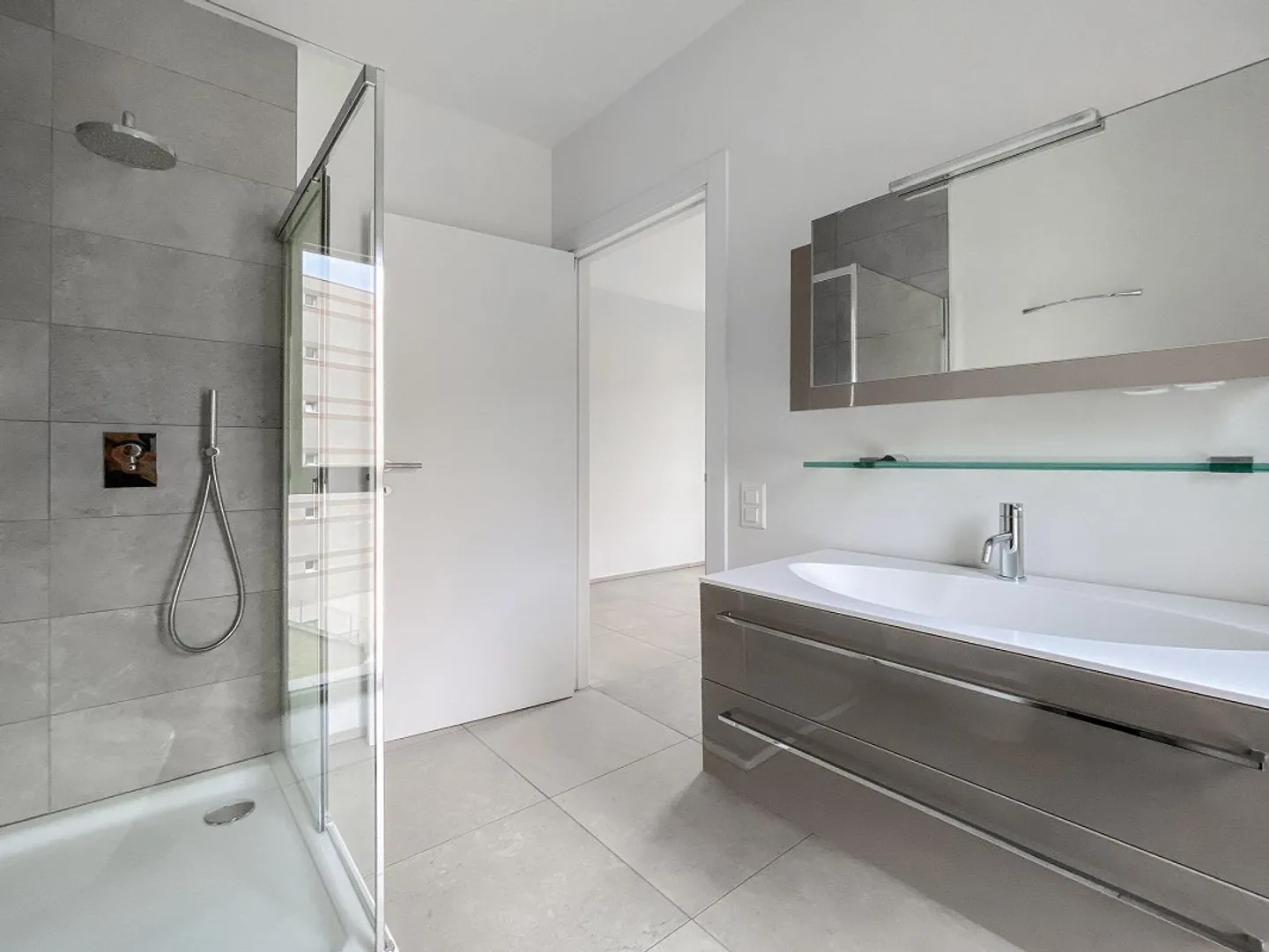 Moderne 2,5 Zimmer mit Terrasse in Vacallo - Foto 4 von 8